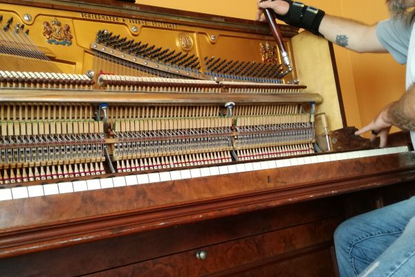 Tuning a Schiedmayer