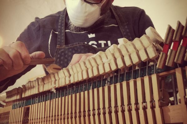 Reshaping hammer heads on an upright